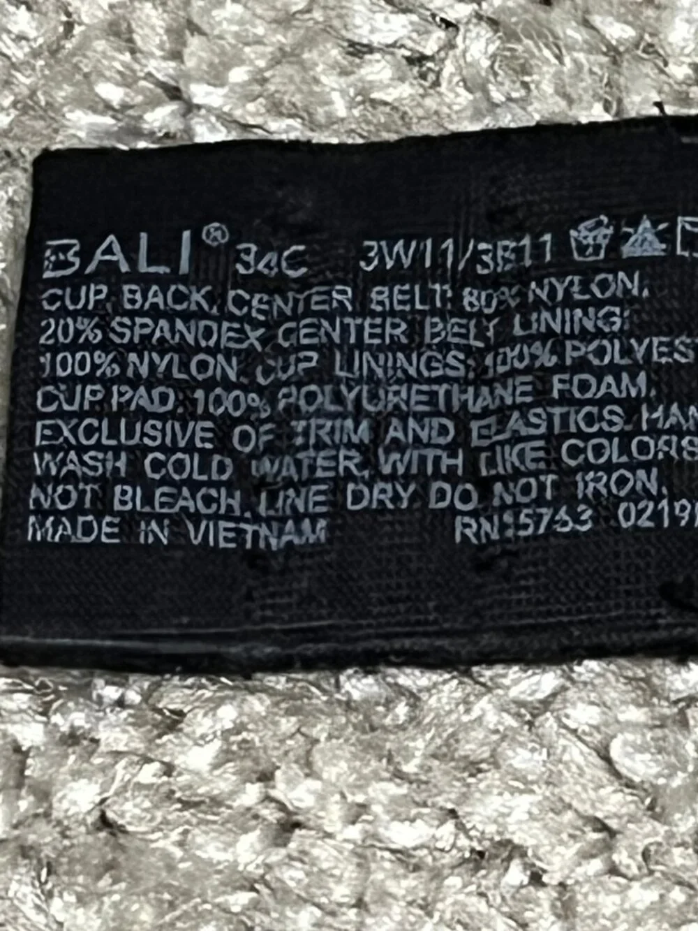 Bali Women's One Smooth U Concealing and Shaping Underwire Bra Black 34C